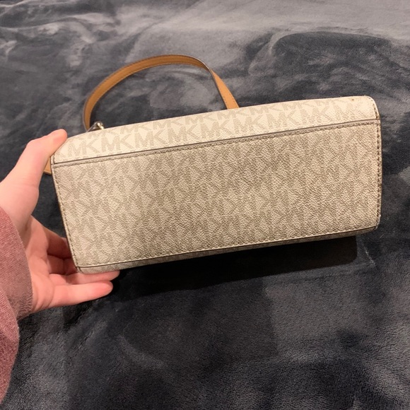 Michael Kors purse and matching wallet - Picture 4 of 12